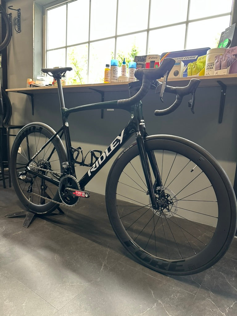 Brand New Ridley Fenix SLIC – Size M – SRAM Force eTap AXS 12-Speed