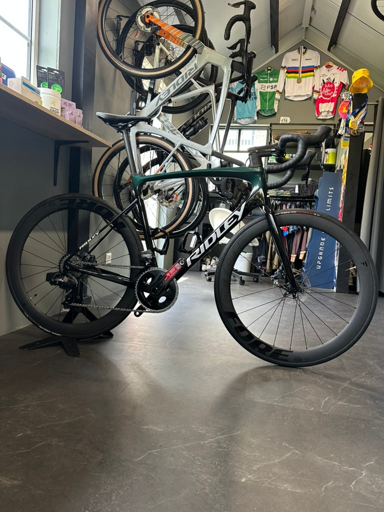 Brand New Ridley Fenix SLIC – Size M – SRAM Force eTap AXS 12-Speed