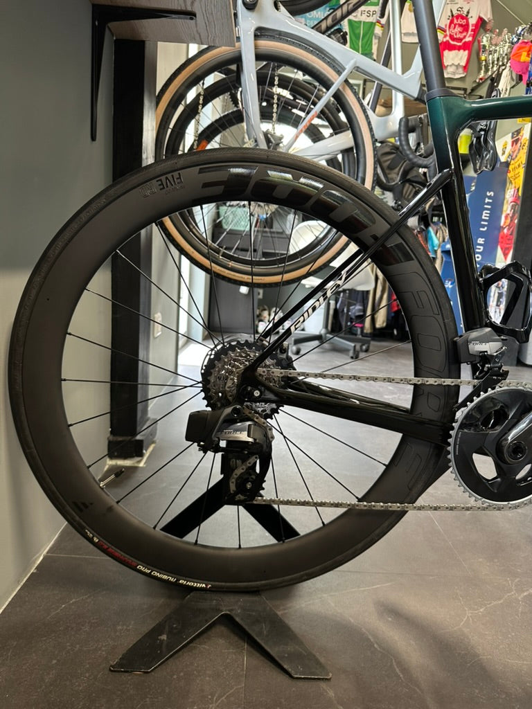 Brand New Ridley Fenix SLIC – Size M – SRAM Force eTap AXS 12-Speed